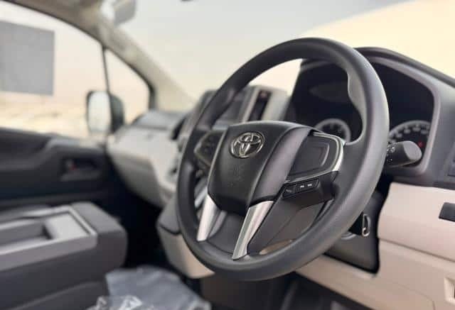 TOYOTA HIACE COMMUTER view 14