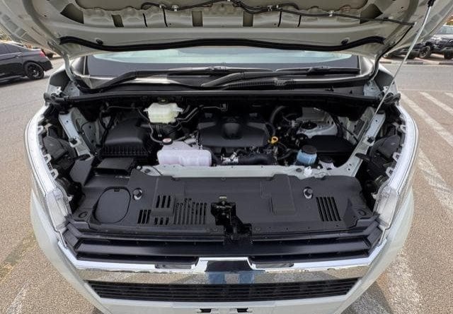 TOYOTA HIACE COMMUTER view 17