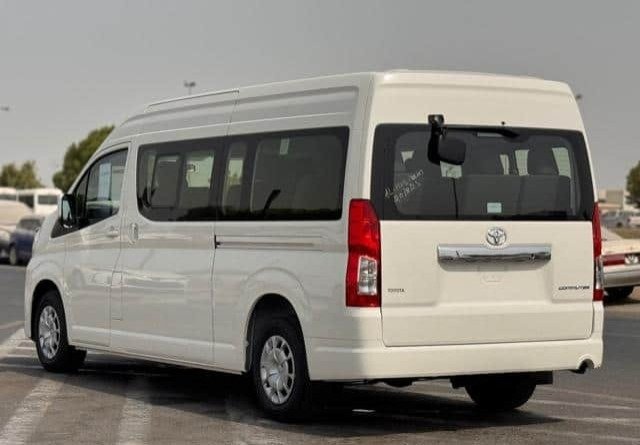 TOYOTA HIACE COMMUTER view 6
