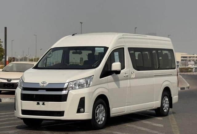TOYOTA HIACE COMMUTER view 3