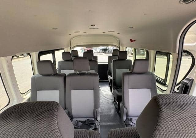 TOYOTA HIACE COMMUTER view 11