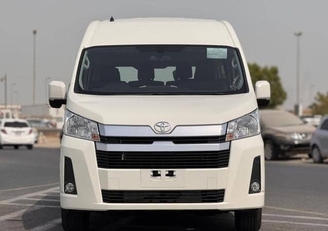 TOYOTA HIACE COMMUTER view 2