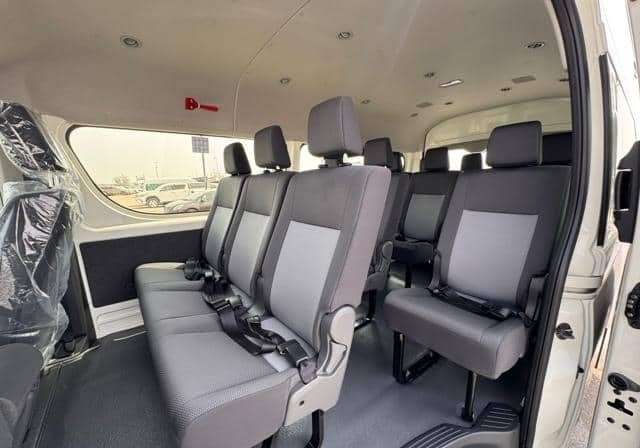 TOYOTA HIACE COMMUTER view 9