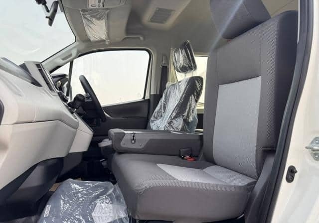 TOYOTA HIACE COMMUTER view 8