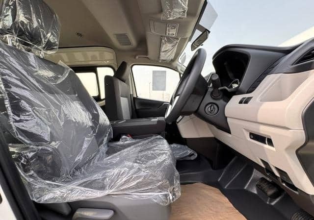 TOYOTA HIACE COMMUTER view 13