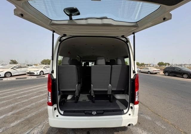 TOYOTA HIACE COMMUTER view 16