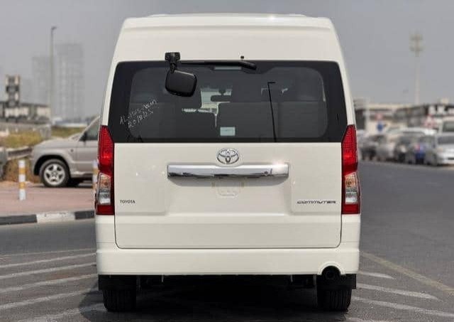 TOYOTA HIACE COMMUTER view 7
