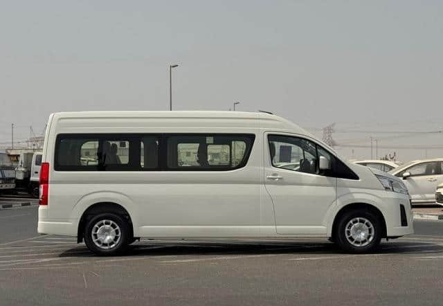 TOYOTA HIACE COMMUTER view 5