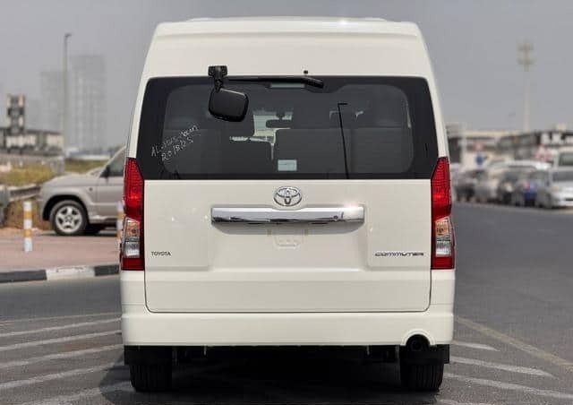 TOYOTA HIACE COMMUTER view 6