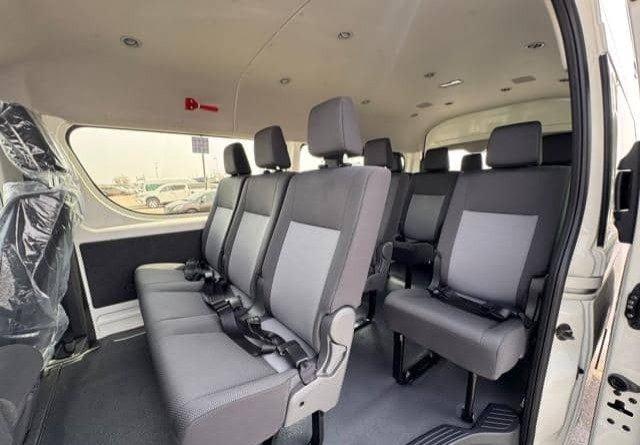 TOYOTA HIACE COMMUTER view 8