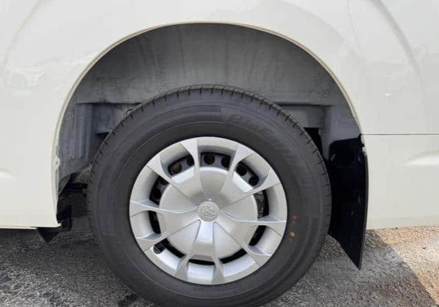 TOYOTA HIACE COMMUTER view 15