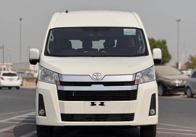 TOYOTA HIACE COMMUTER view 2