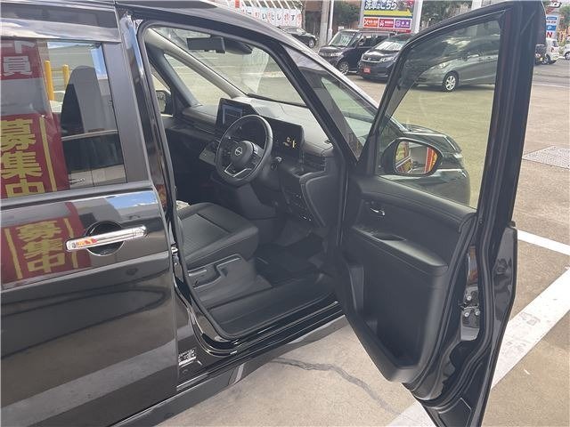 NISSAN SERENA e-POWER Highway Star V view 10